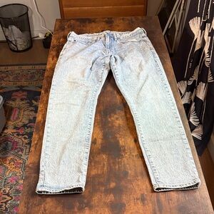 GAP Men's Relaxed Jeans in Soft Blue